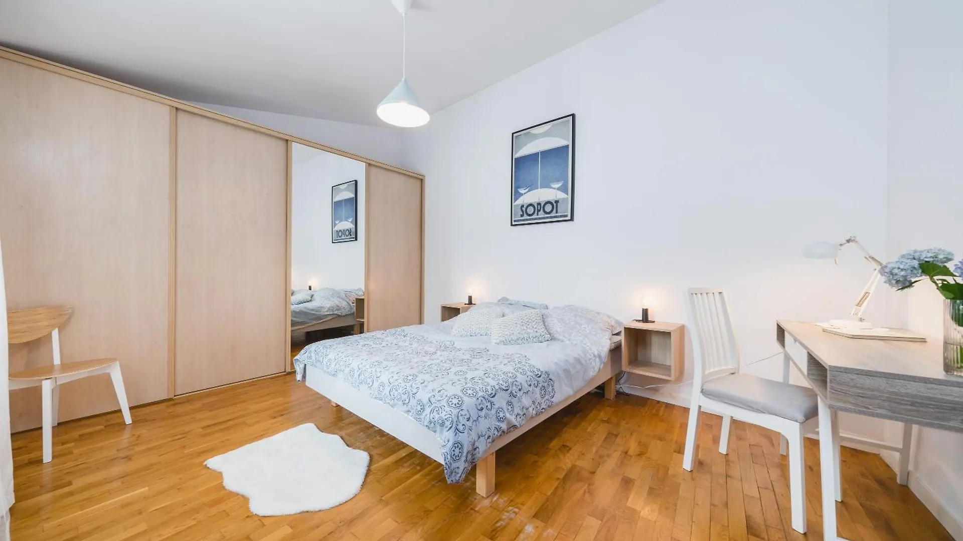 Unique Spacious 3 Bedroom Apartment - Old Town Loft - By Upstairs Krakow