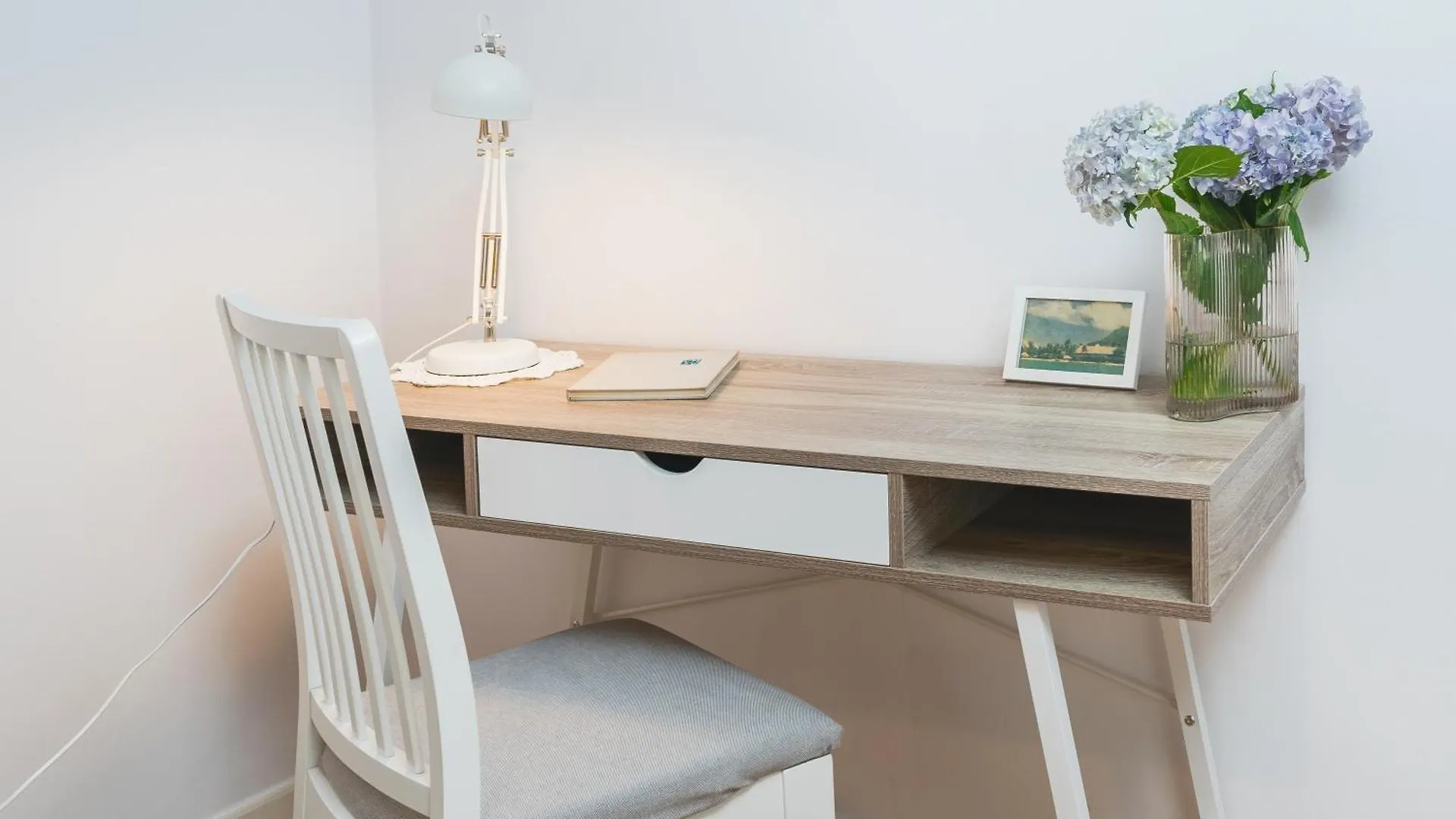 Unique Spacious 3 Bedroom Apartment - Old Town Loft - By Upstairs Krakow