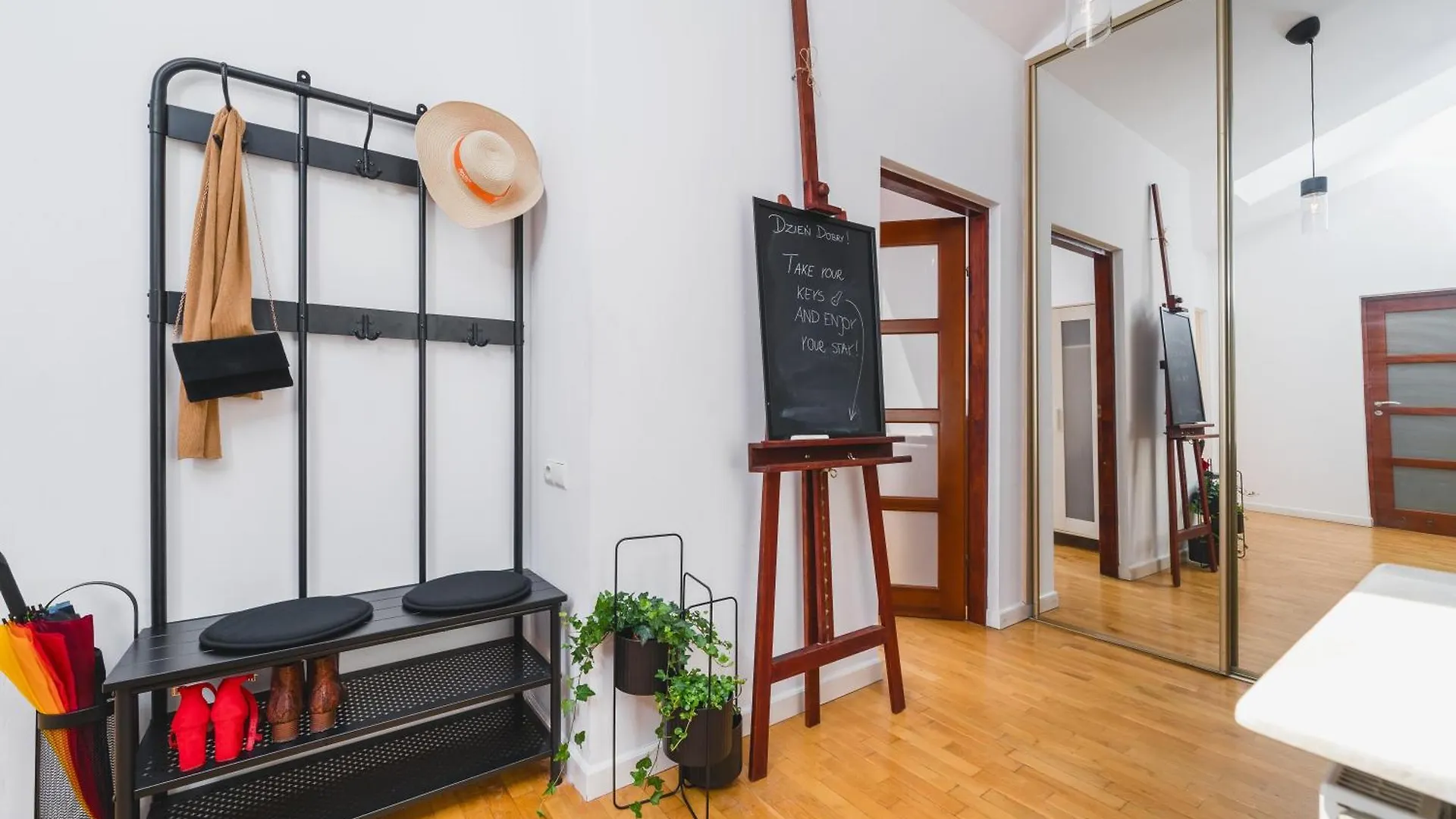 Unique Spacious 3 Bedroom Apartment - Old Town Loft - By Upstairs Krakow