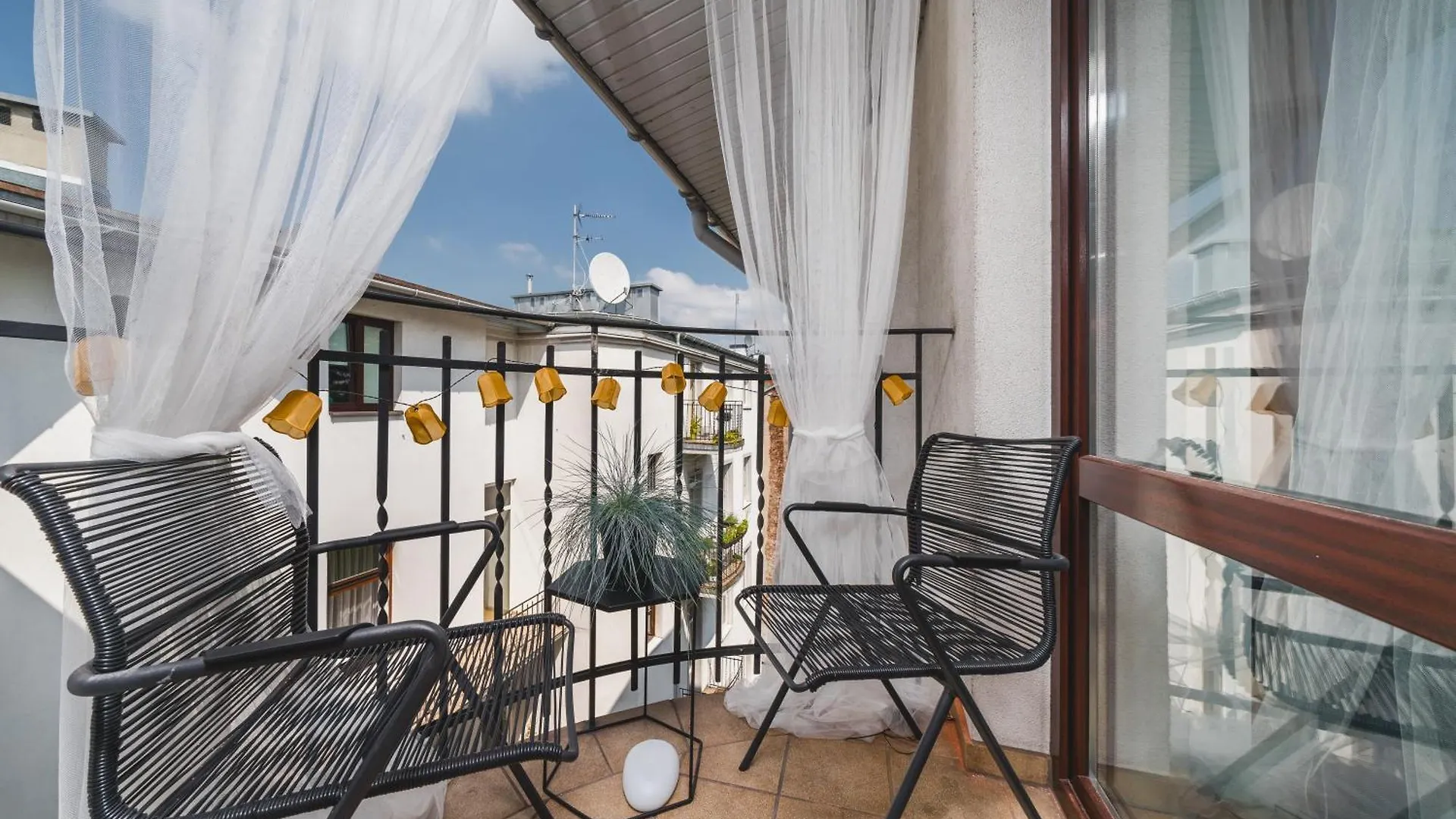 Unique Spacious 3 Bedroom Apartment - Old Town Loft - By Upstairs Krakow 0*,  Poland