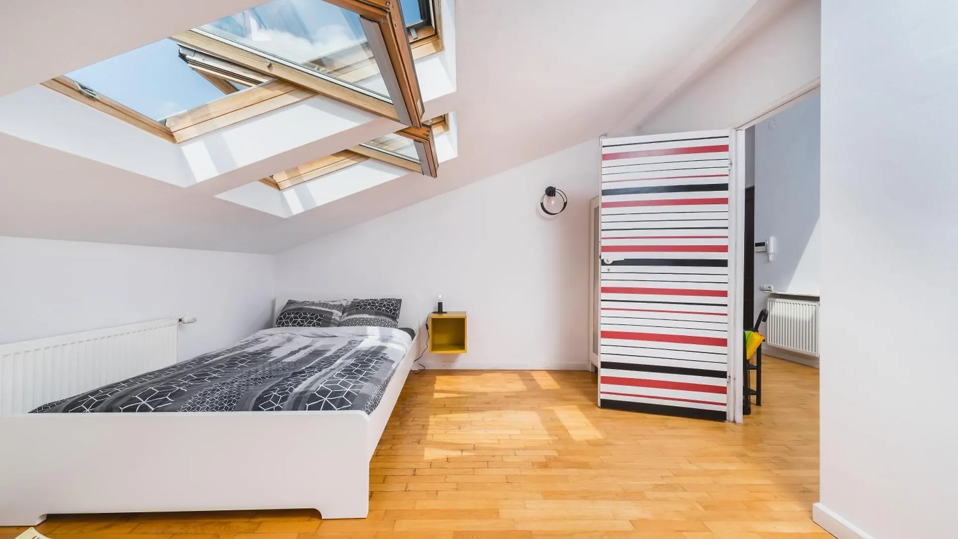 Unique Spacious 3 Bedroom Apartment - Old Town Loft - By Upstairs Krakow