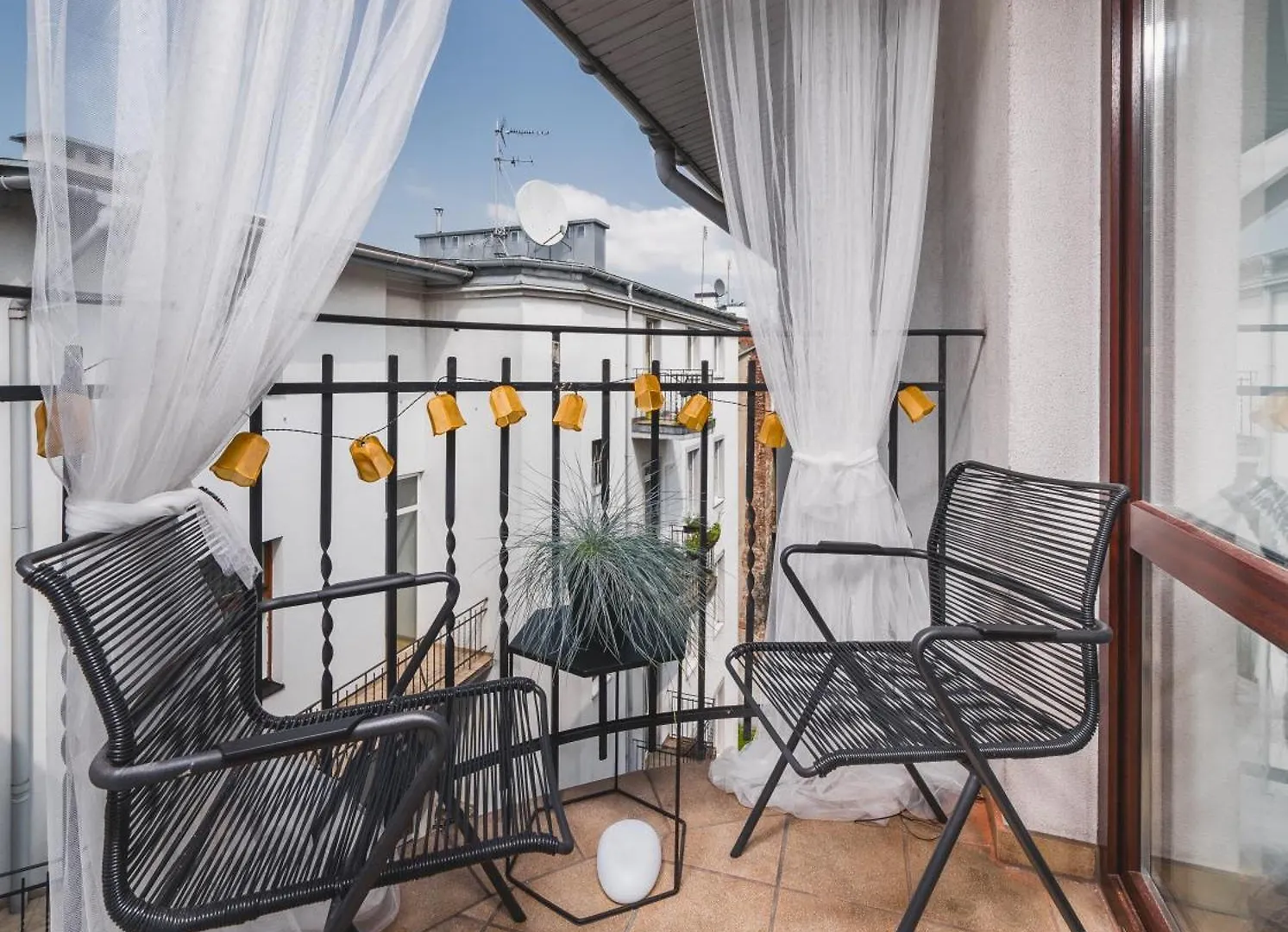 Unique Spacious 3 Bedroom Apartment - Old Town Loft - By Upstairs Krakow