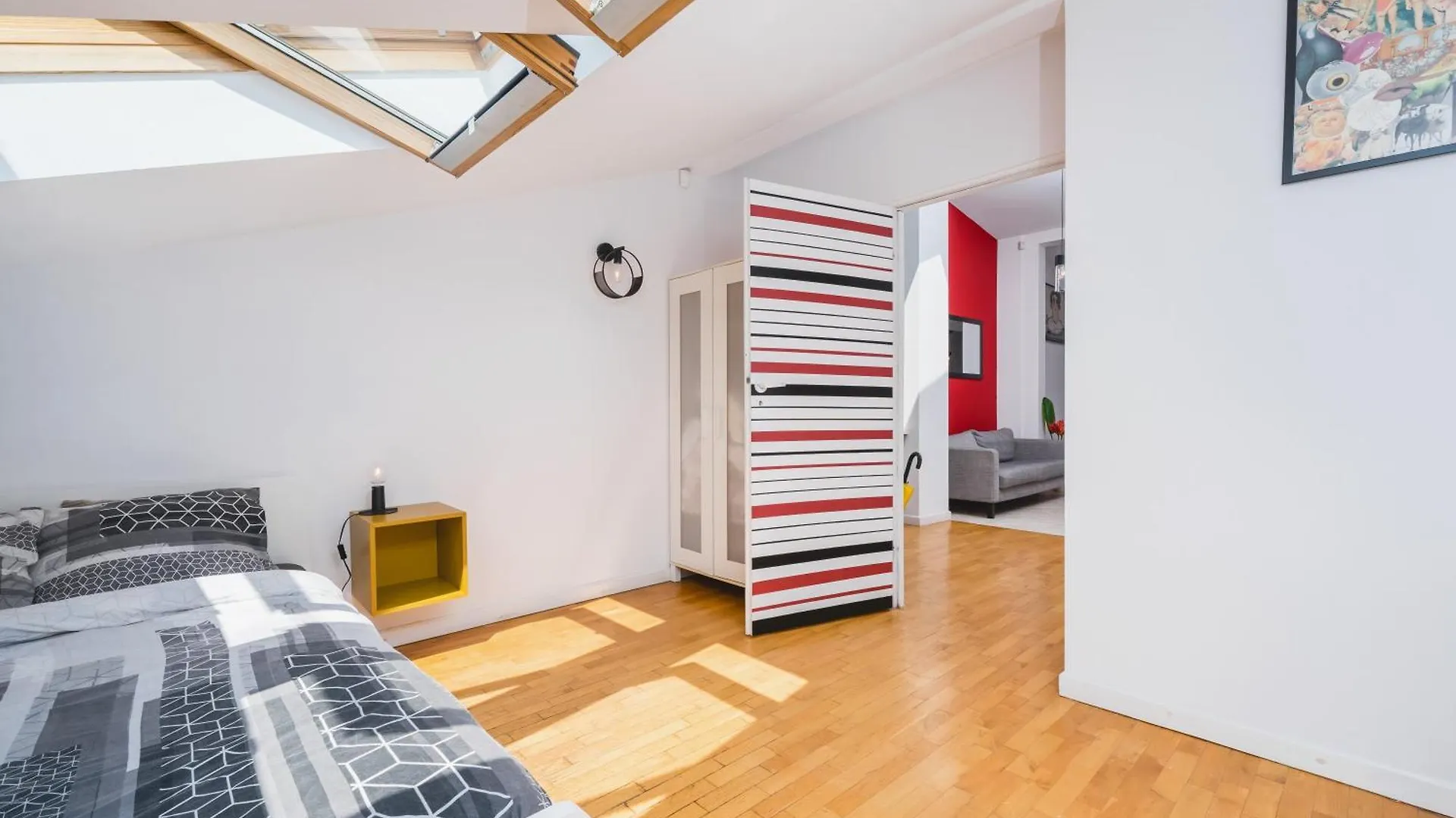 Unique Spacious 3 Bedroom Apartment - Old Town Loft - By Upstairs Cracovia 0*,  Polonia
